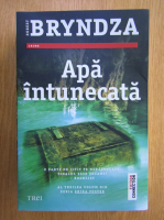 Robert Bryndza - Apa intunecata