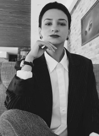 Carti Larisa Marin